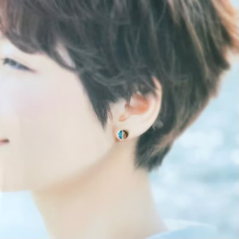 【再販】ほんのりピンク × ライトブルー 小ぶり 陶器 金継ぎ ピアス イヤリング ノンホールピアス 小さい 極小 水色 ゴールド 金 桜 桃 シンプル ギフト