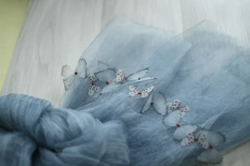 蝴蝶紗片+深淺色皺褶桑蠶絲薄紗雙層圍巾 晨曦藍 Scarf