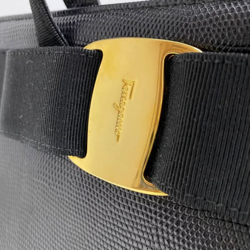 Salvatore Ferragamo 黑色鱷魚皮壓花手袋