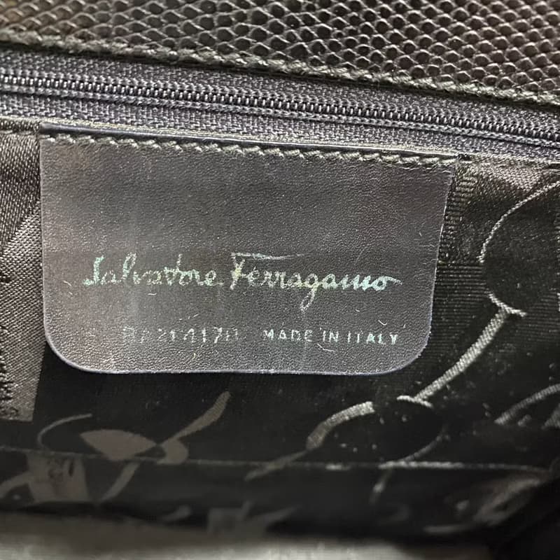 Salvatore Ferragamo 黑色鱷魚皮壓花手袋
