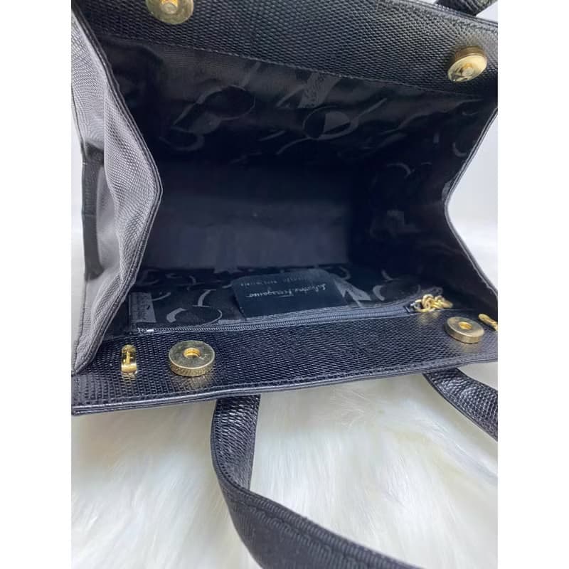 Salvatore Ferragamo 黑色鱷魚皮壓花手袋