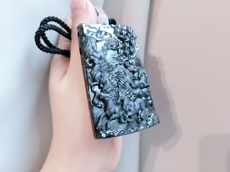 【純翠】天然翡翠 冰透黑烏雞雙拋美八駿圖項鍊 送禮首選