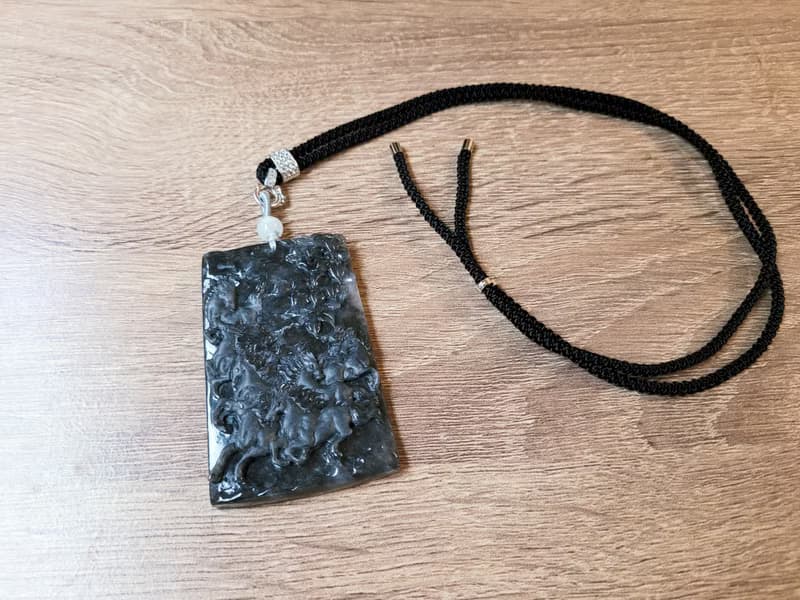 【純翠】天然翡翠 冰透黑烏雞雙拋美八駿圖項鍊 送禮首選