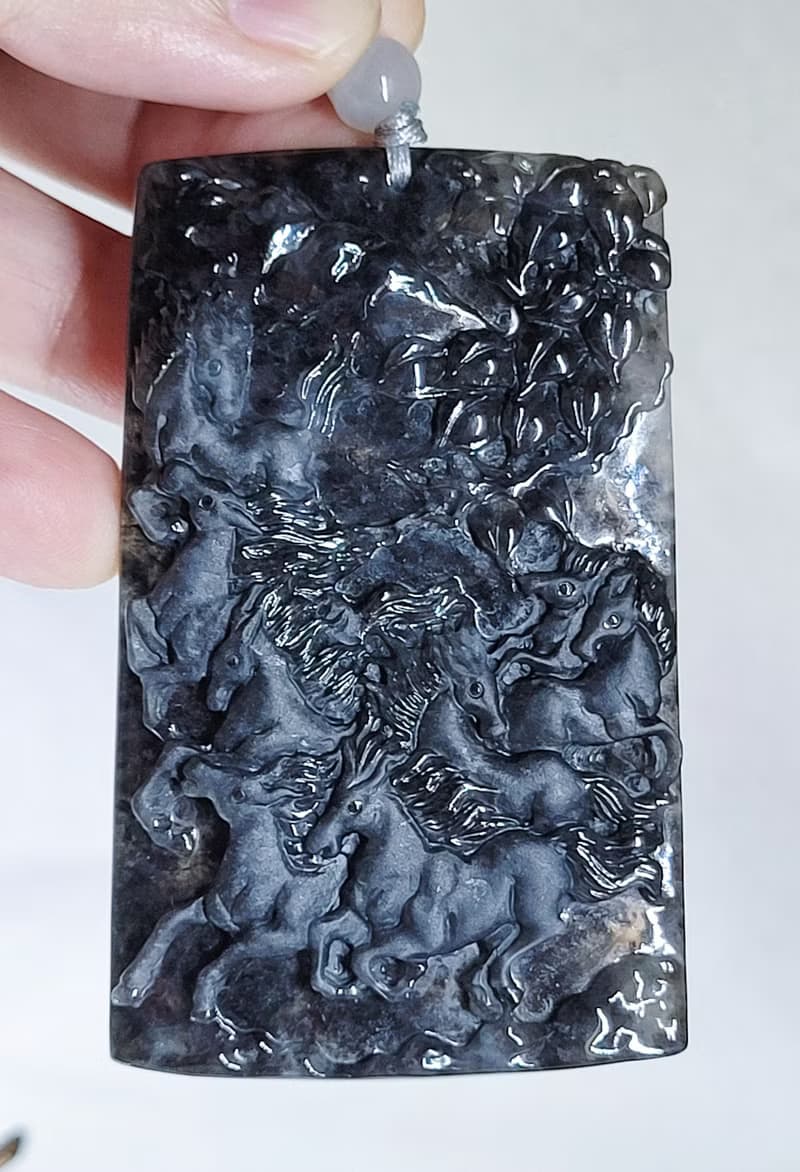 【純翠】天然翡翠 冰透黑烏雞雙拋美八駿圖項鍊 送禮首選