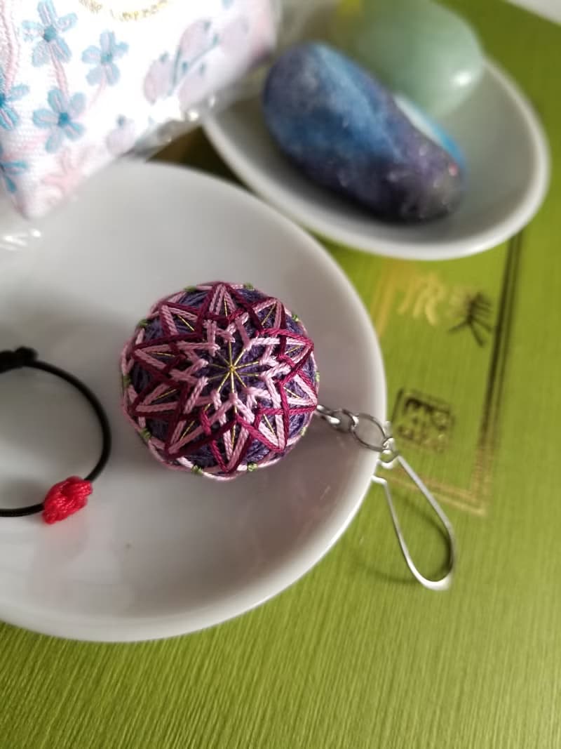 彩線日和 迷你小鞠球 2cm 單品球耳飾 - 圖紫 (全人手)