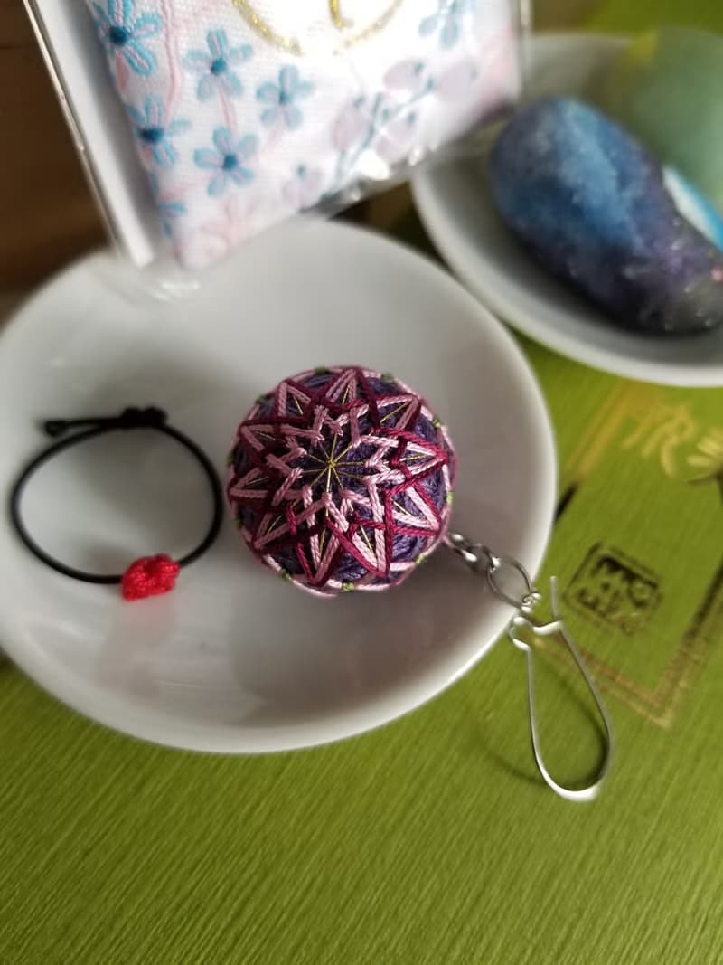 彩線日和 迷你小鞠球 2cm 單品球耳飾 - 圖紫 (全人手)