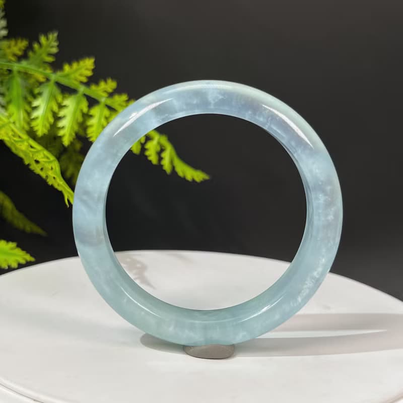 冰透海藍寶手鐲52MM 優質瑩光淺色潤藍寶石手環 靈氣脈輪 生辰石