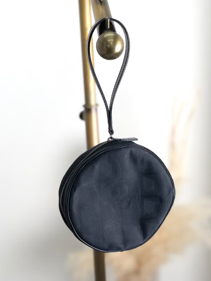 【 日本直送　名牌中古包 】CHANEL シャネル ニュートラベルライン ポーチ ブラック CCロゴ ナイロン 7089201 vintage pwyccn