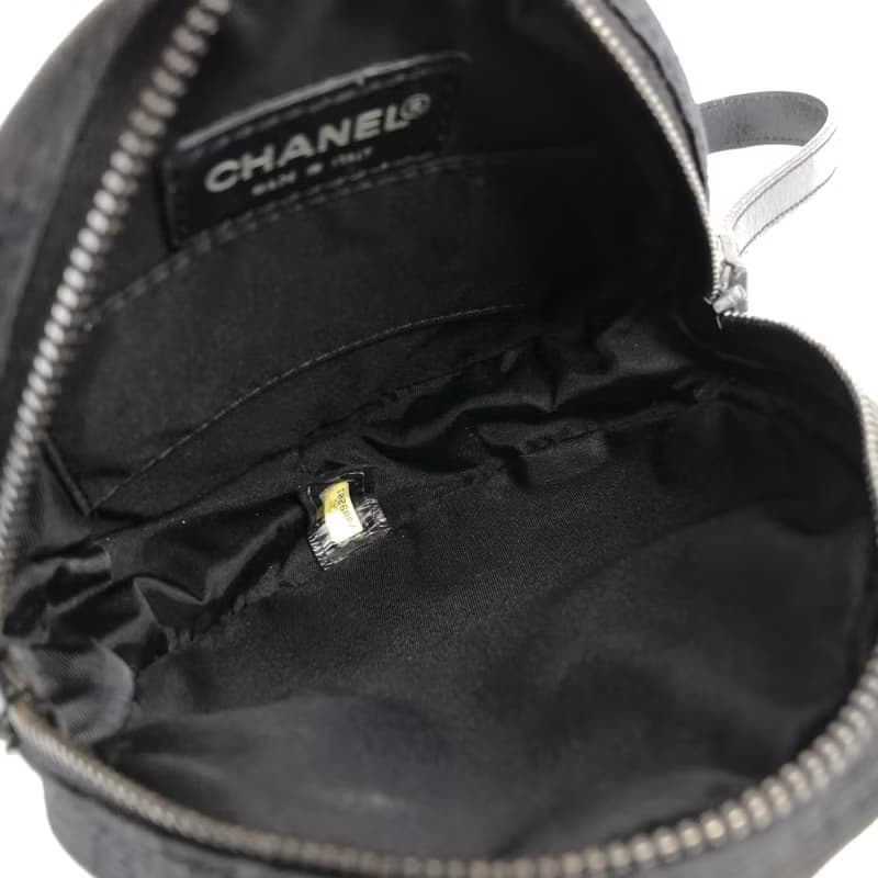 【 日本直送　名牌中古包 】CHANEL シャネル ニュートラベルライン ポーチ ブラック CCロゴ ナイロン 7089201 vintage pwyccn