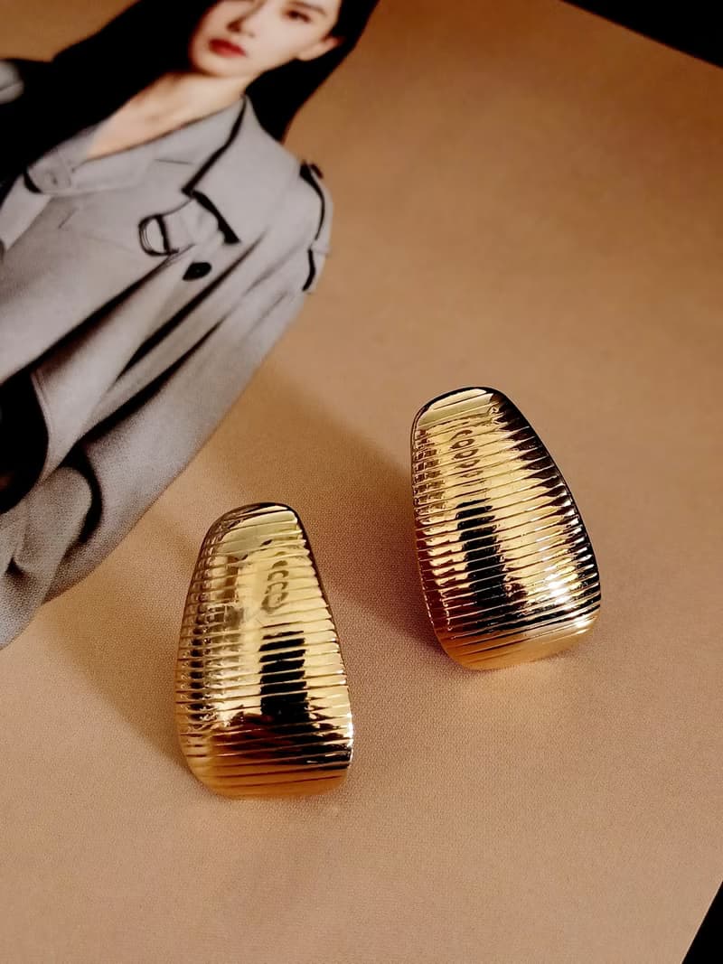 vintage jewelry  AVON 典雅金色橫紋夾式耳環