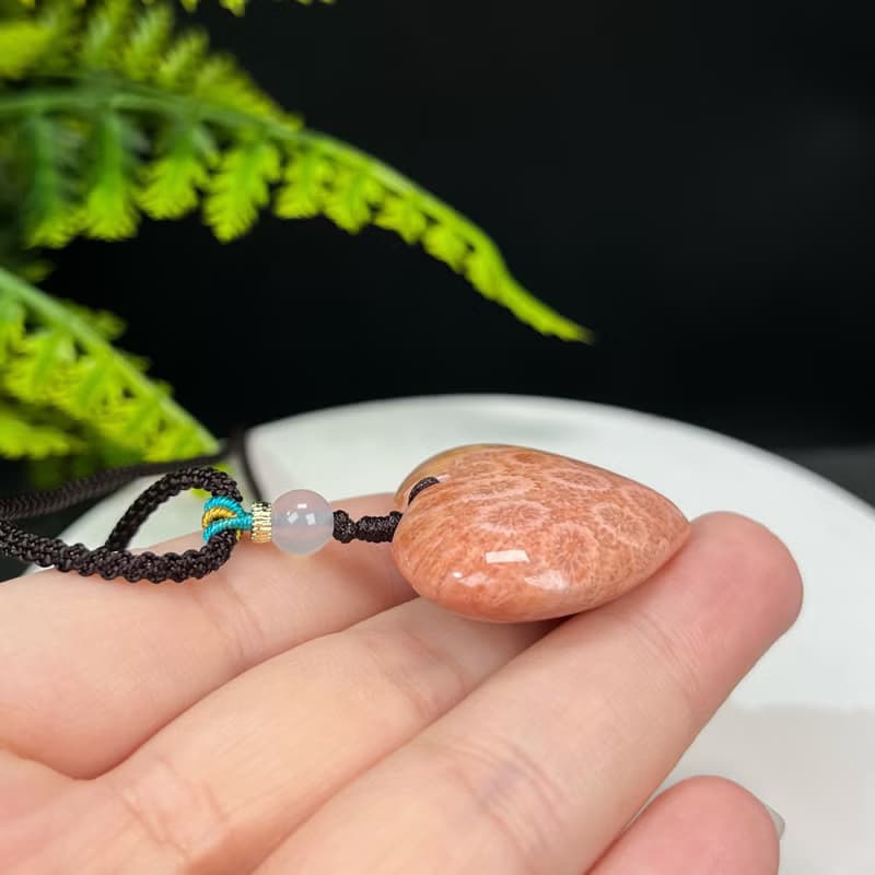 天然 愛心珊瑚玉吊墜 冰潤高瓷玉化 檸檬片鳳尾紋 橘粉菊花石項錬
