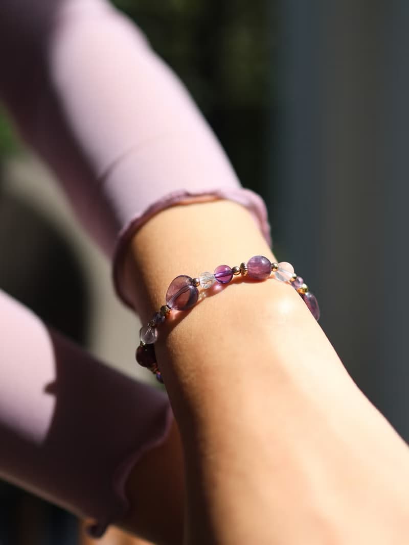 鳶尾計畫。紫水晶愛心 星光粉晶 紫鋰雲母 14KGF 水晶礦石手鍊