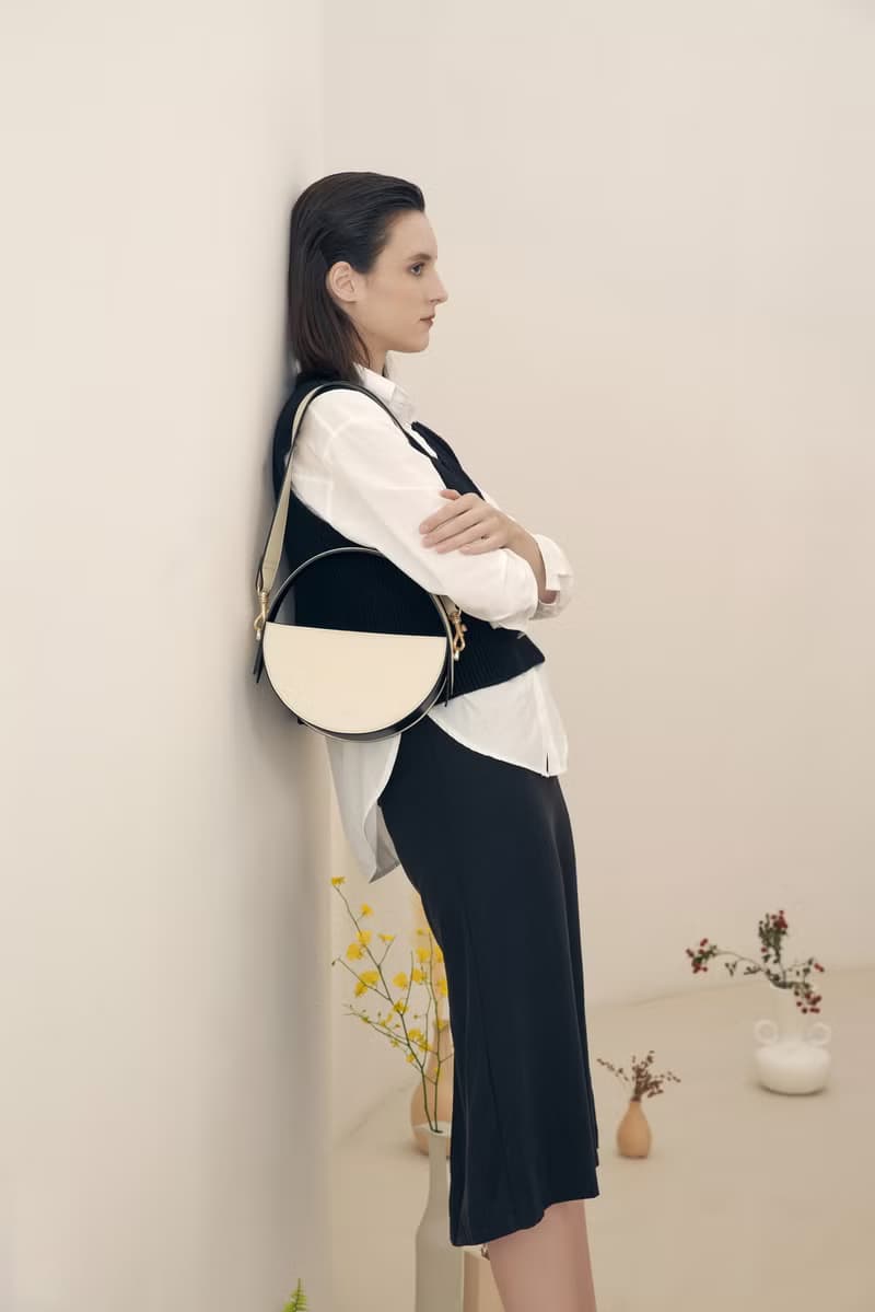 The ONE Bag 素皮革圓包 手拿包 斜背包 側背包 黑色x米白色