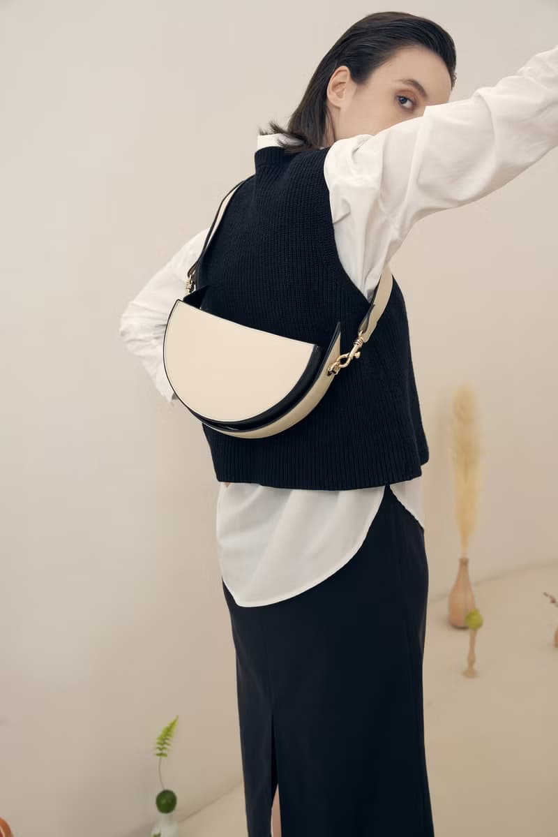 The ONE Bag 素皮革圓包 手拿包 斜背包 側背包 黑色x米白色