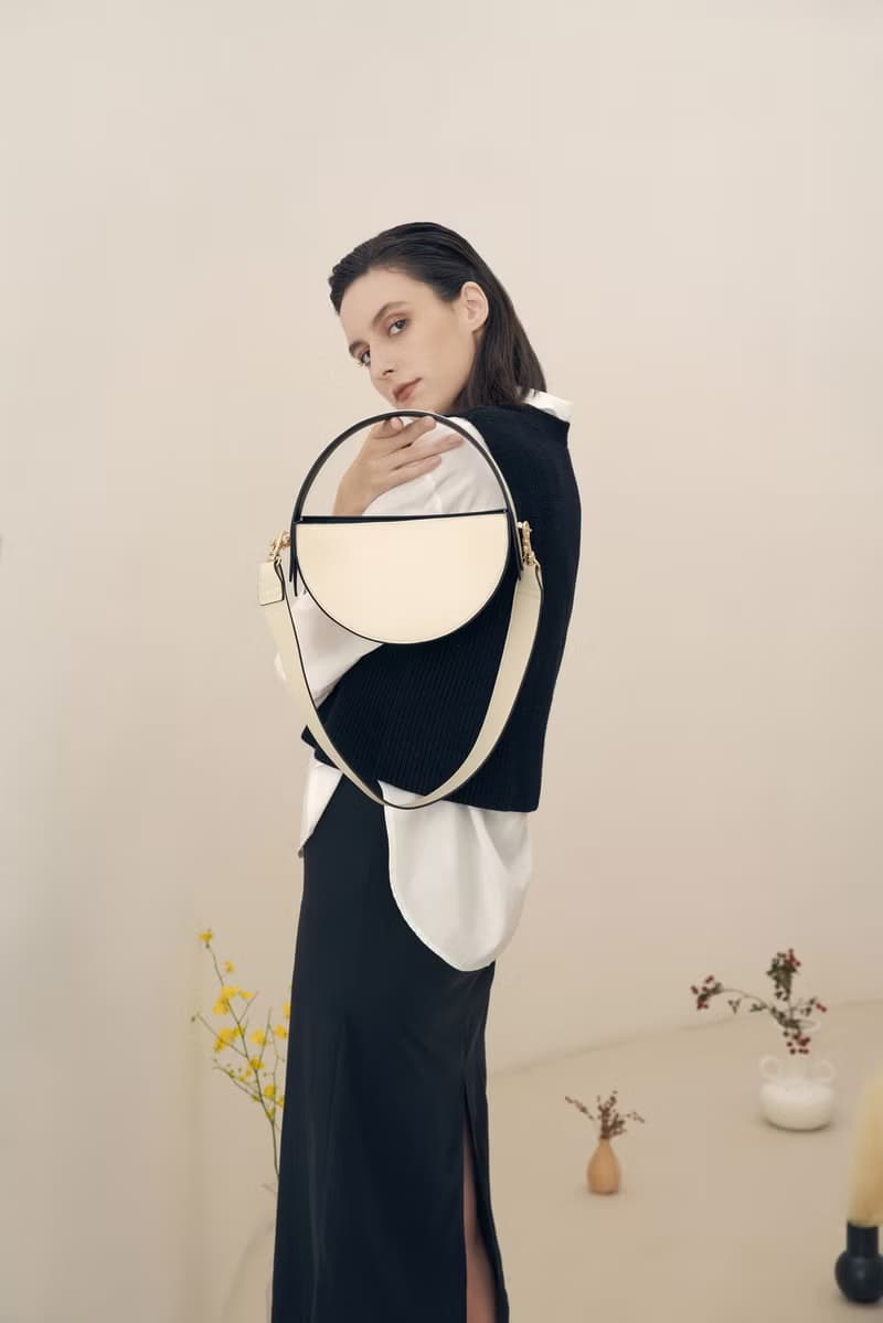 The ONE Bag 素皮革圓包 手拿包 斜背包 側背包 黑色x米白色