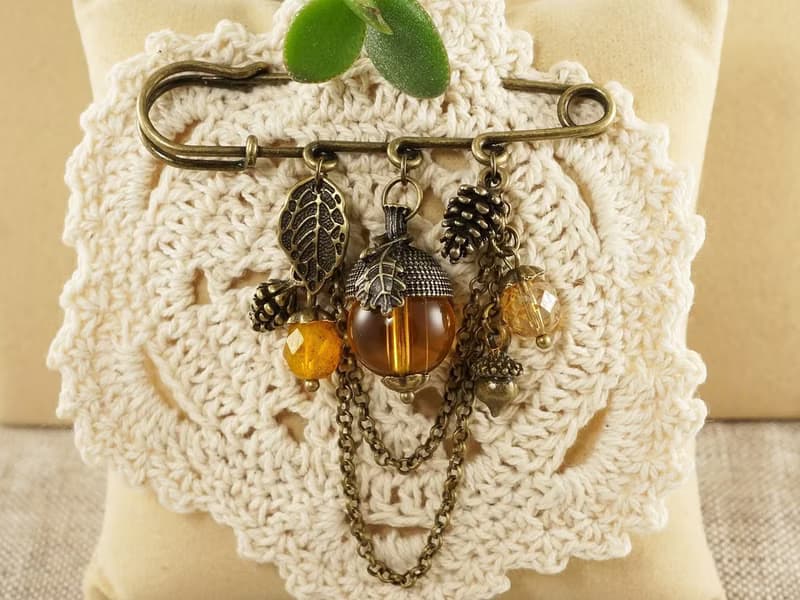 Bronze Yellow Glass Acorn Pine Cone Leaf Forest Woodland Brooch Pin Jewelry Gift