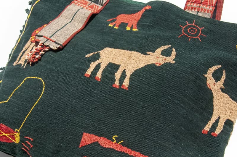 手縫純棉布側背包 刺繡斜背包 手工刺繡肩背包 手繡包-彩虹動物