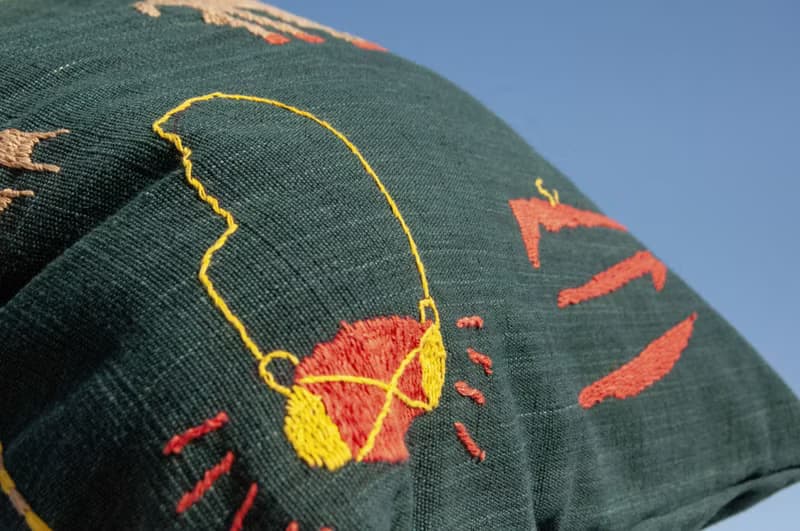 手縫純棉布側背包 刺繡斜背包 手工刺繡肩背包 手繡包-彩虹動物