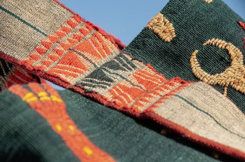 手縫純棉布側背包 刺繡斜背包 手工刺繡肩背包 手繡包-彩虹動物