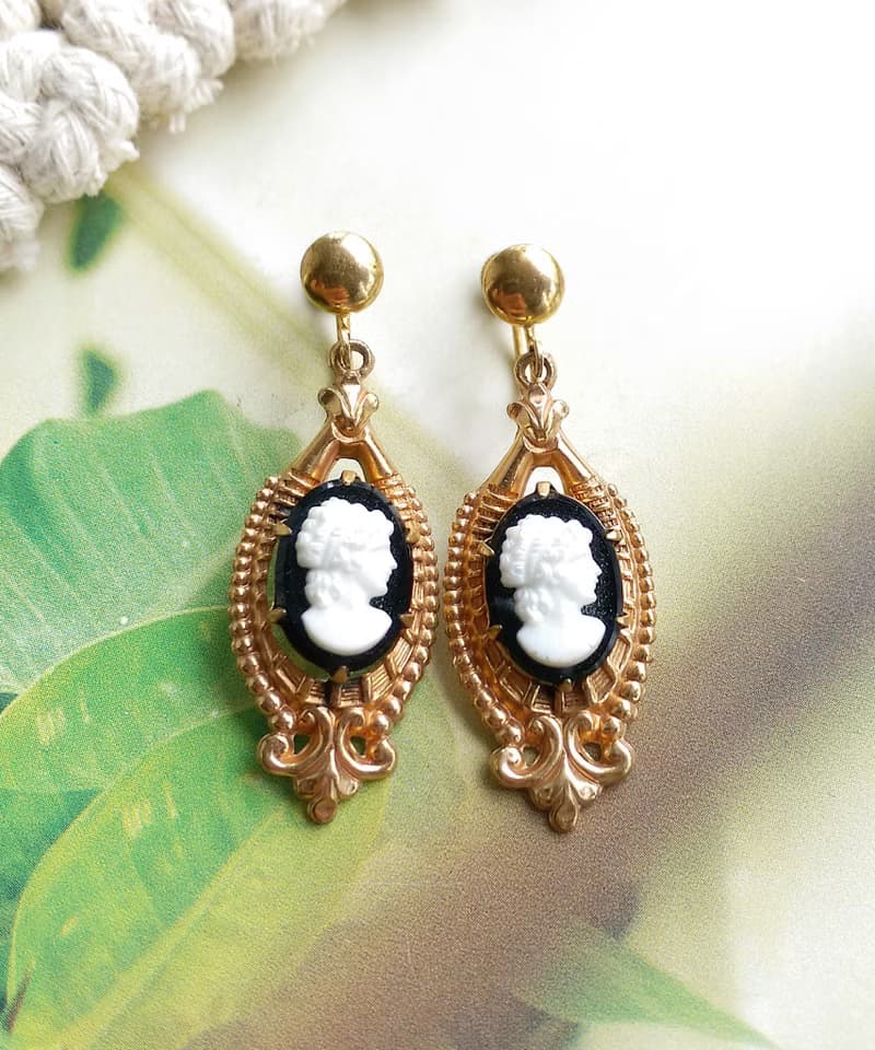 Vintage Jewelry 西洋古董飾品 CAMEO 典雅垂墜 栓式耳環