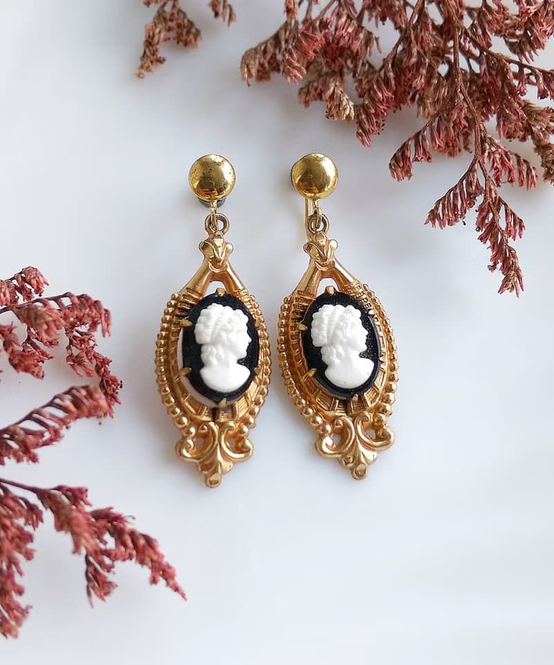 Vintage Jewelry 西洋古董飾品 CAMEO 典雅垂墜 栓式耳環