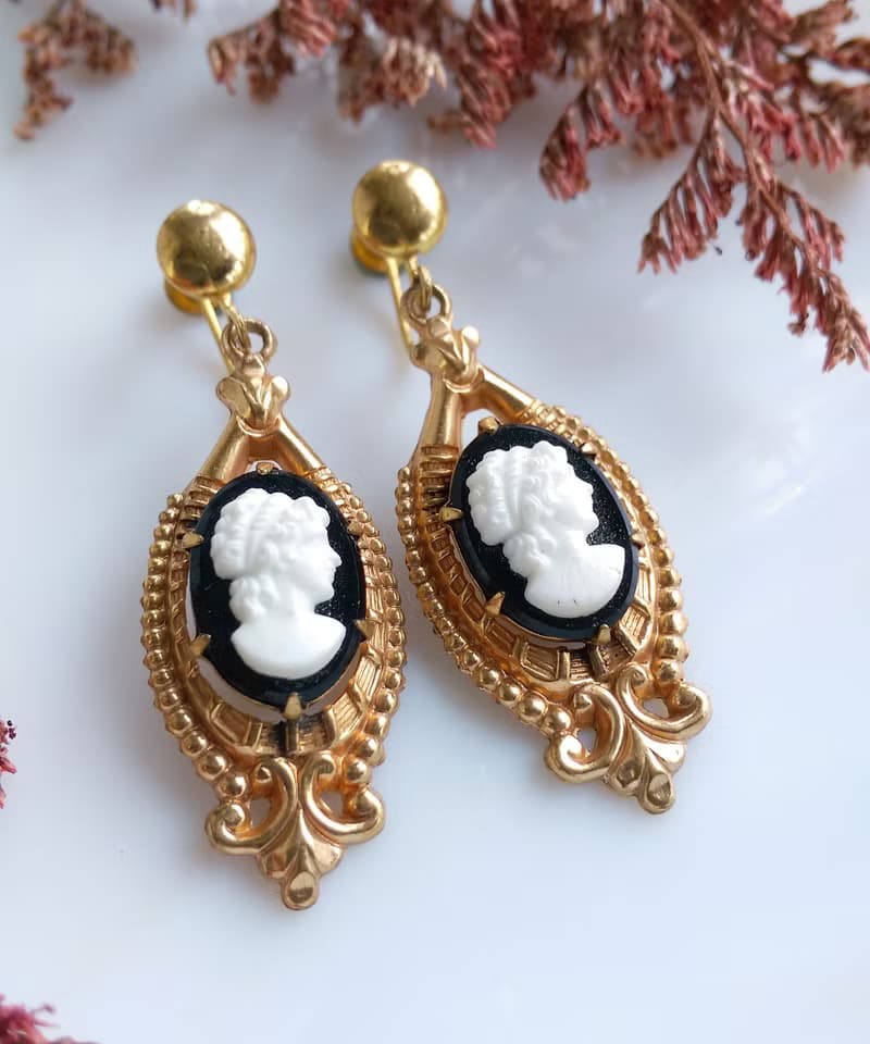 Vintage Jewelry 西洋古董飾品 CAMEO 典雅垂墜 栓式耳環