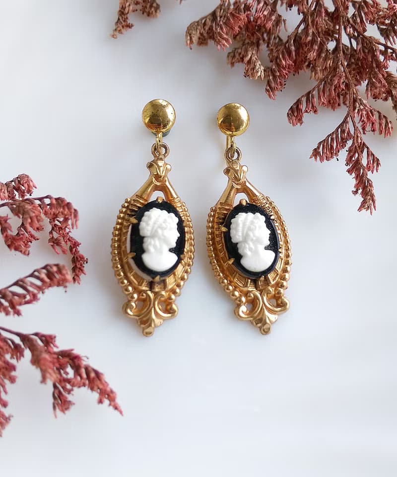 Vintage Jewelry 西洋古董飾品 CAMEO 典雅垂墜 栓式耳環