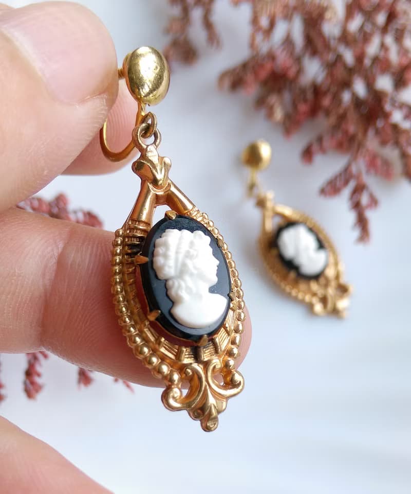 Vintage Jewelry 西洋古董飾品 CAMEO 典雅垂墜 栓式耳環