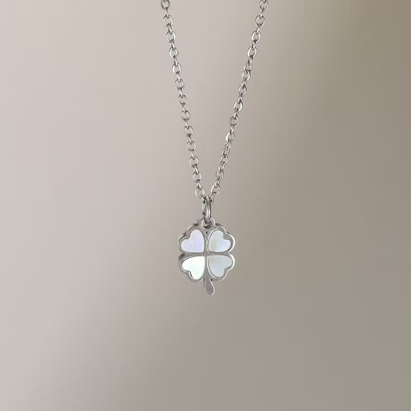 Lucky Nacre Clover Necklace