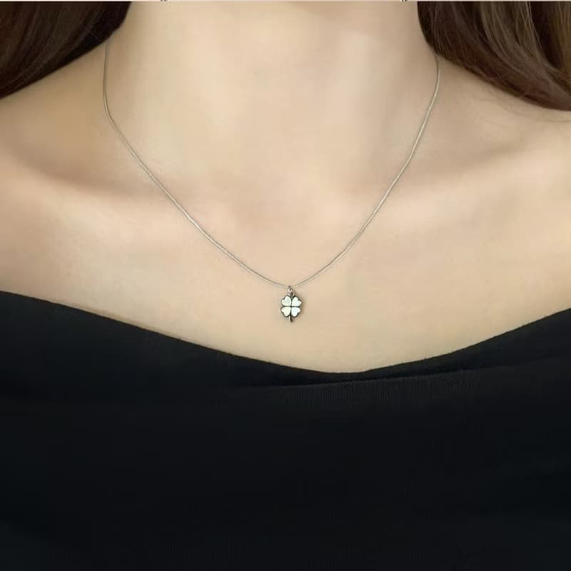 Lucky Nacre Clover Necklace