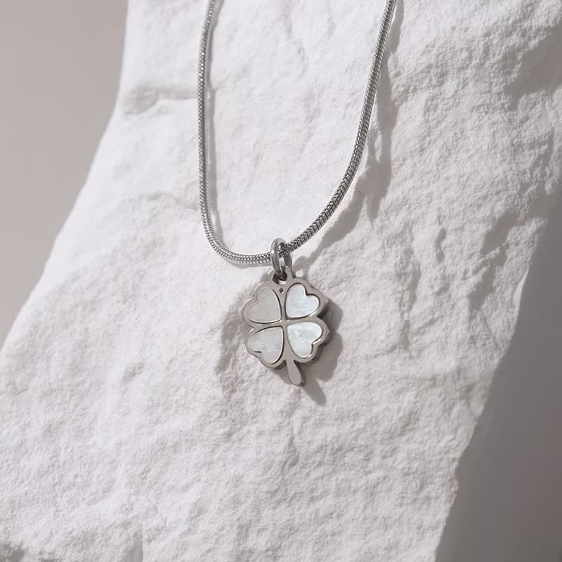 Lucky Nacre Clover Necklace