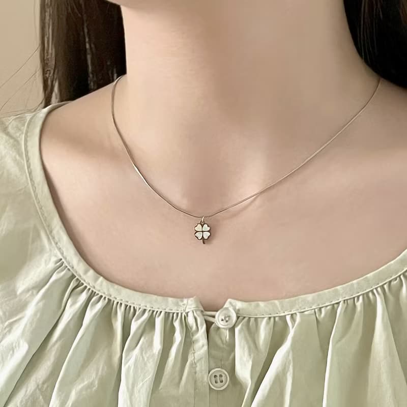 Lucky Nacre Clover Necklace