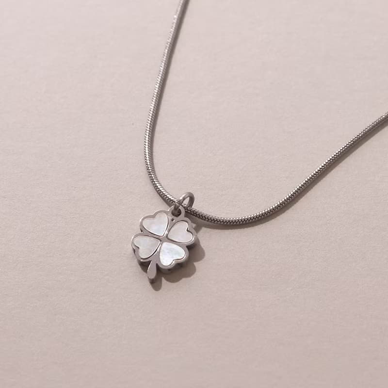 Lucky Nacre Clover Necklace