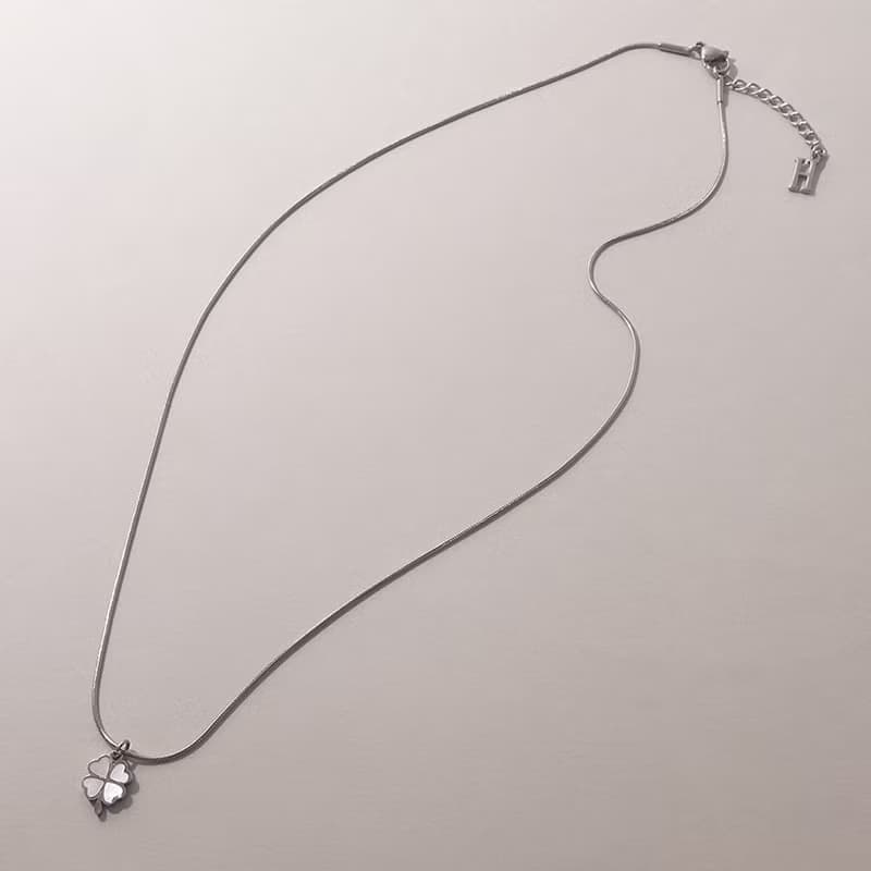 Lucky Nacre Clover Necklace