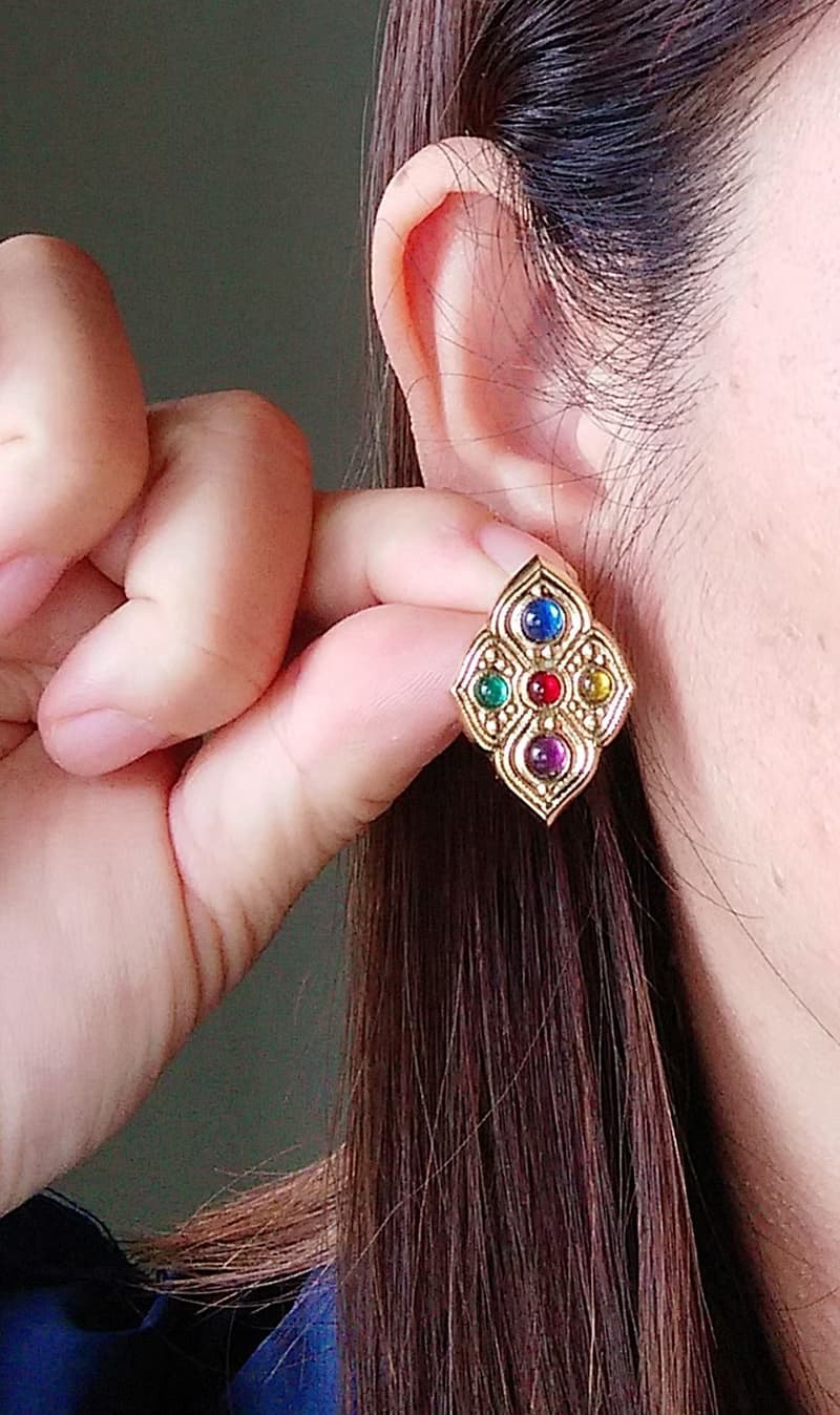 Vintage Jewelry 西洋古董飾品  典雅 多色 貼耳 針式耳環