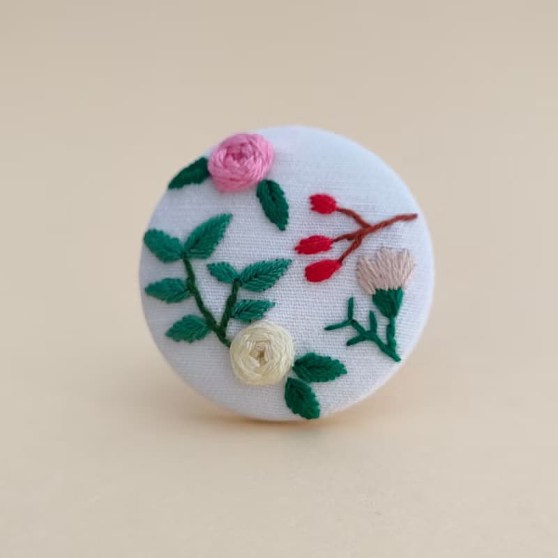 バラと緑の刺繍ブローチor刺繍ヘアゴム