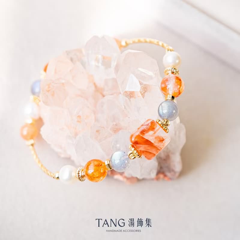 迷霧晨曦 手鍊。紅膠花 拉長石。招貴人 直覺啟發 勇敢行動