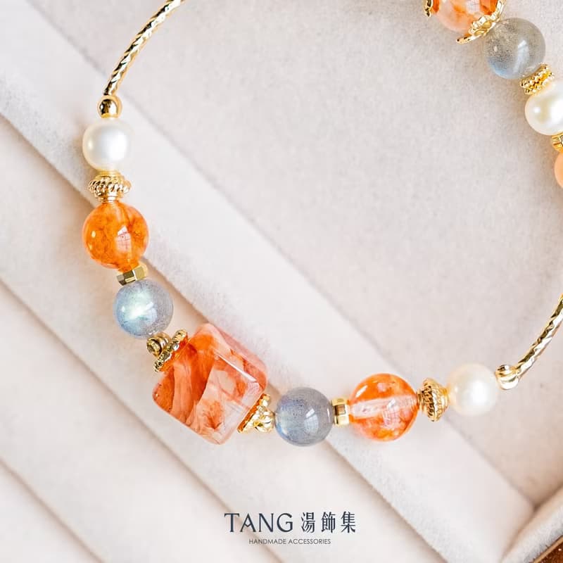 迷霧晨曦 手鍊。紅膠花 拉長石。招貴人 直覺啟發 勇敢行動