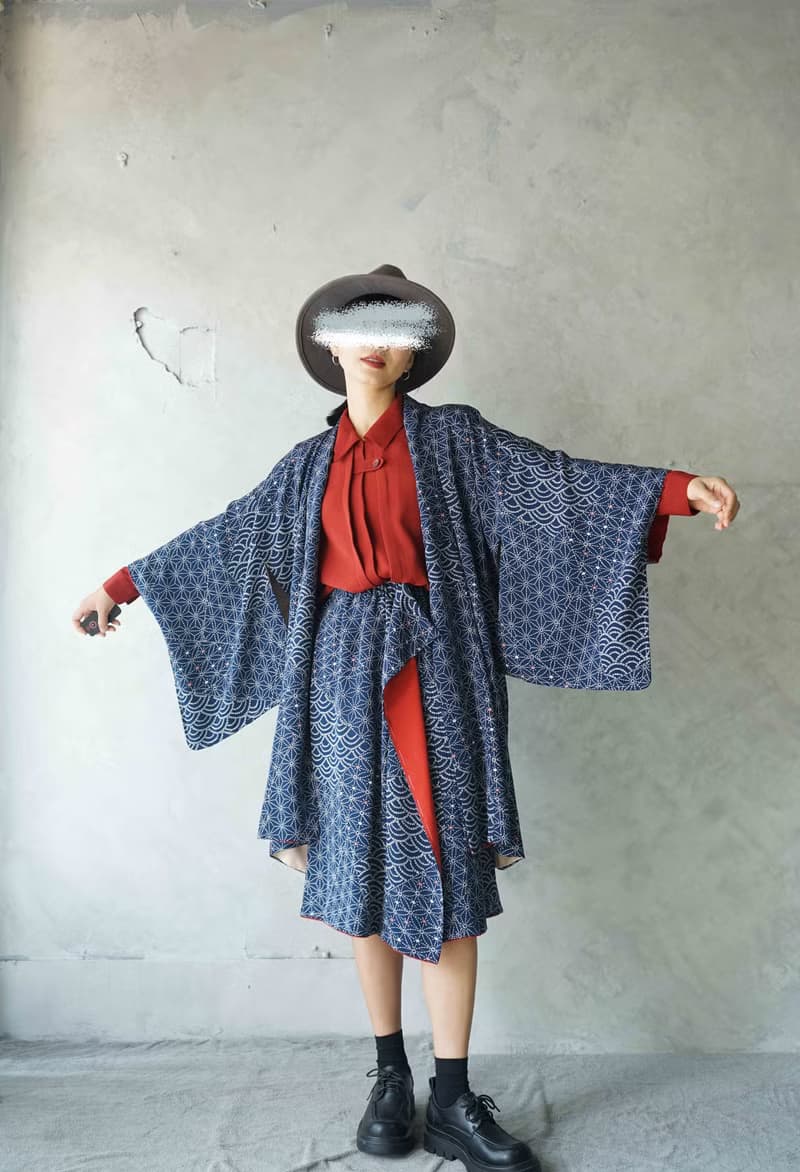 尋寶古著-日本傳統圖紋藍白色印花絹料小紋和服改製罩衫外套