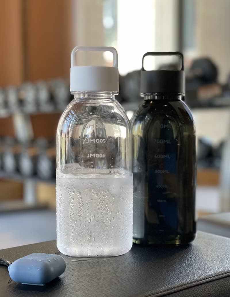 熱銷 2色 1000ml大容量手提水壺防漏輕身運動隨身水瓶