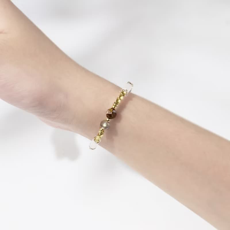 陽光灑落在石板路上 | A60虎眼石漢白玉拉長石手鍊