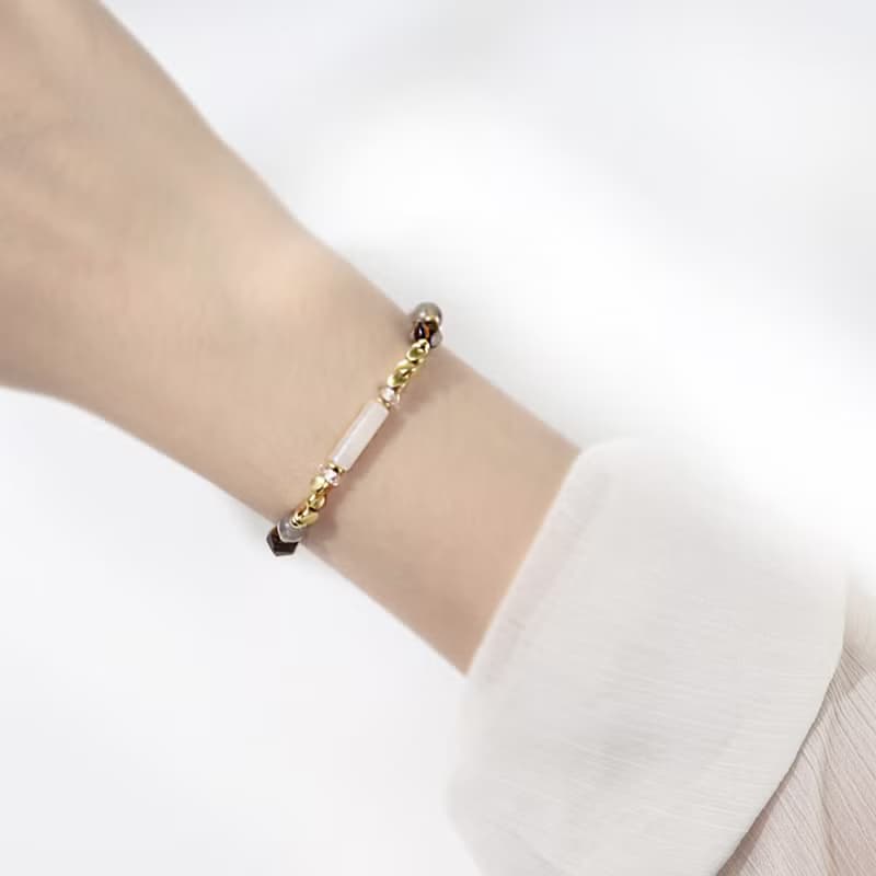 陽光灑落在石板路上 | A60虎眼石漢白玉拉長石手鍊