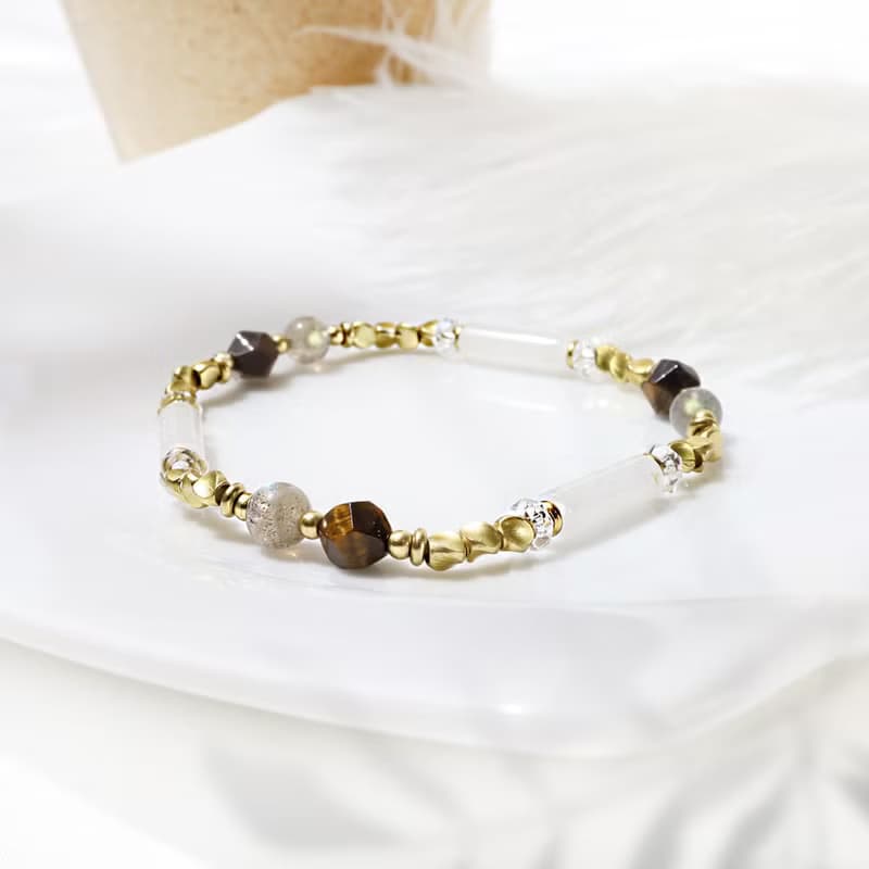 陽光灑落在石板路上 | A60虎眼石漢白玉拉長石手鍊