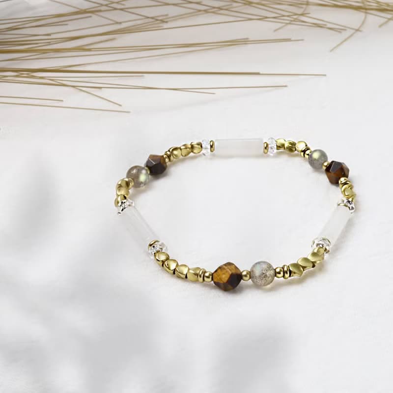 陽光灑落在石板路上 | A60虎眼石漢白玉拉長石手鍊