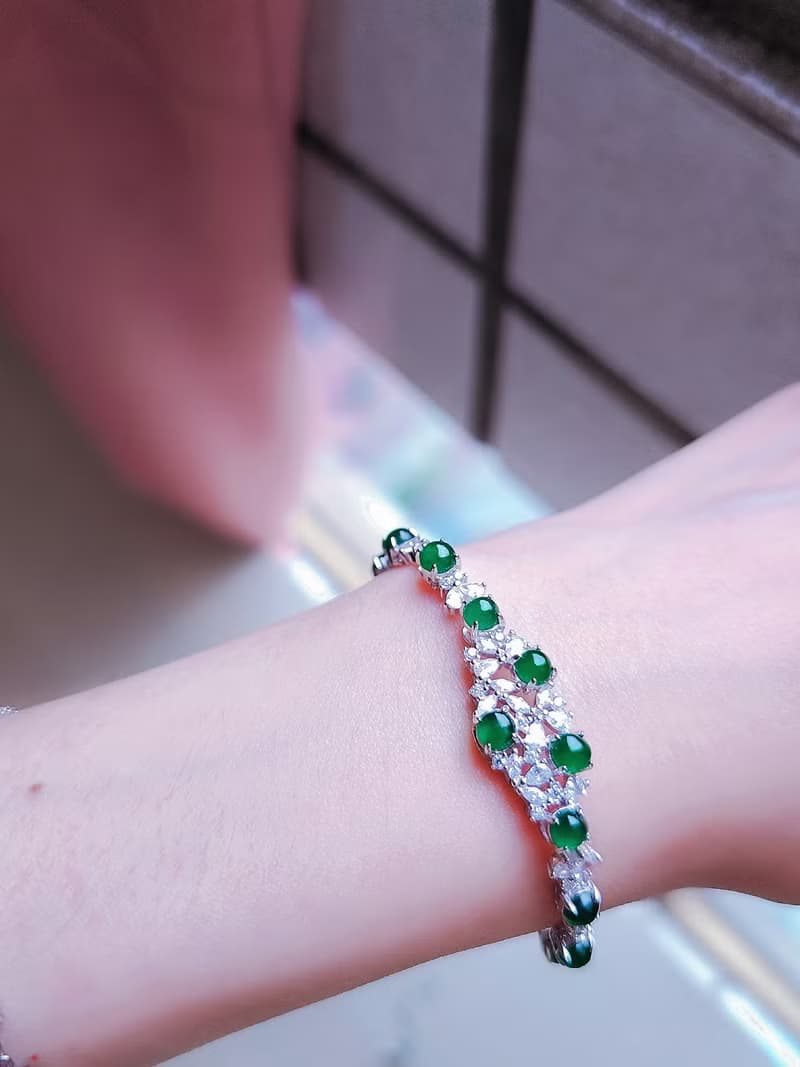 |貴氣|A貨翡翠冰玻綠大蛋面4.5mm純銀鍍18k豪鑲多顆手鏈