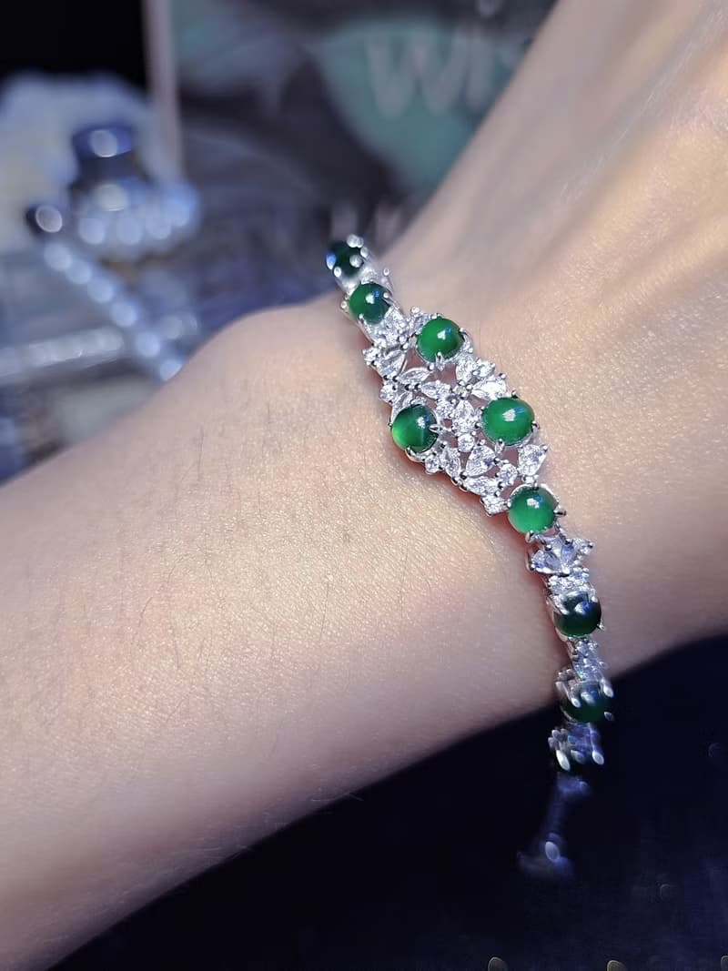 |貴氣|A貨翡翠冰玻綠大蛋面4.5mm純銀鍍18k豪鑲多顆手鏈