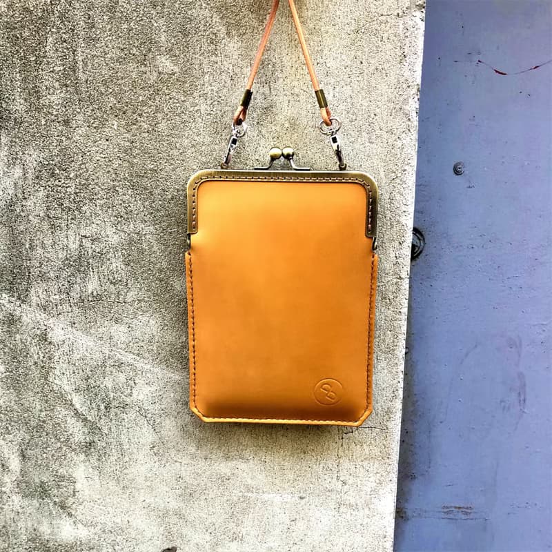 淑女牛皮口金手機袋手機套 - 奶油棕 (iphone12 pro max適用 復古