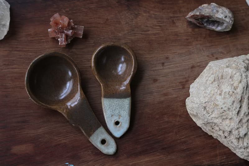 純手捏深咖啡色小鳥形象陶瓷湯匙/陶匙(1對)