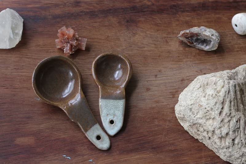 純手捏深咖啡色小鳥形象陶瓷湯匙/陶匙(1對)