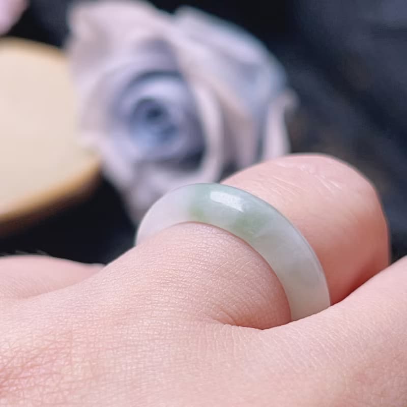 【求‧緣】冰種飄綠花翡翠戒圈 | 國際13圍 | 天然緬甸玉翡翠A貨